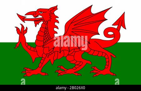 Vereinigtes Königreich/Wales: Y Ddraig Goch, Flagge des Roten Drachen von Wales, 15. Jahrhundert. Die Flagge von Wales (walisisch: Baner Cymru oder Y Ddraig Goch, was „der rote Drache“ bedeutet) besteht aus einem roten Drachenpassanten auf einem grün-weißen Feld. Wie bei vielen heraldischen Ladungen ist die genaue Darstellung des Drachen nicht standardisiert und es gibt viele Darstellungen. Die Flagge enthält den Roten Drachen von Cadwaladr, König von Gwynedd, zusammen mit den Tudorfarben Grün und weiß. Es wurde 1485 von Heinrich VII. In der Schlacht von Bosworth Field genutzt, danach wurde es in einem Zustand zur St Paul’s Cathedral transportiert. Stockfoto