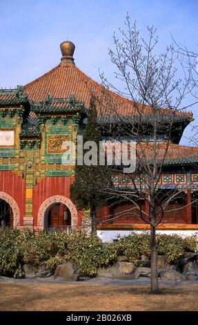 Der Tempel des extremen Glücks wurde von Kaiser Qianlong (1711 - 1799), dem fünften Kaiser der von Mandschu geführten Qing-Dynastie, und dem vierten Qing-Kaiser erbaut, der über China ordnungsgemäß herrschen sollte. Stockfoto