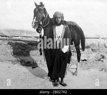 Al-Wasik Billah al-Majid Sayyid Taimur bin Faisal bin Turki, KCIE, CSI (1885-1965) (Arabisch: تيمور بن فيصل بن تركي‎) war vom 5. Oktober 1913 bis zum 10. Februar 1932 Sultanin von Muscat und Oman. Er wurde bei Muscat geboren und trat die Nachfolge seines Vaters Faisal bin Turki, des Sultans von Muscat und des Oman als Sultan an. Stockfoto