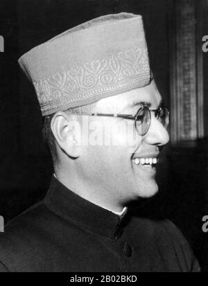 Indien: Subhas Chandra Bose (* 23. Januar 1897 bis 18. August 1945), indischer Nationalist und Unabhängigkeitsführer, ca. 1940. Subhas Chandra Bose war ein indischer Revolutionär, der während des Zweiten Weltkriegs eine nationale politische und militärische Kraft Indiens gegen Großbritannien und die westlichen Mächte führte. Im Volksmund bekannt als Netaji (wörtlich „respektierter Führer“), war Bose einer der prominentesten Führer der indischen Unabhängigkeitsbewegung und ist heute eine legendäre Figur in Indien. Stockfoto