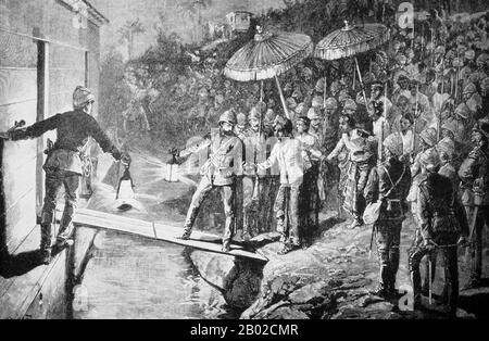 Thibaw Min (1. Januar 1859 - 19. Dezember 1916) war der letzte König der Konbaung-Dynastie von Birma (Myanmar) und auch der letzte in der birmanischen Geschichte. Seine Regierungszeit endete, als Birma am 29. November 1885 vor seiner offiziellen Annektierung am 1. Januar des Jahres 1886 von den Truppen des britischen Empires im Dritten Anglo-Birmanischen Krieg besiegt wurde. Nach der Thronbesteigung wurden Thibaw, seine Frau Supayalat und zwei Säuglingstöchter nach Ratnagiri, Indien, einer Hafenstadt vor dem Arabischen Meer, verbannt. Supayalat (13. Dezember 1859 - 24. November 1925) war die letzte Königin von Birma, die in Mandalay (1878-1885) herrschte, die dem König geboren wurde Stockfoto