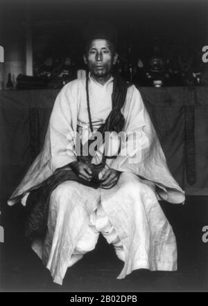 Korea: Ein buddhistischer Mönch, Seoul, um 1904. Seoul ist die Hauptstadt und größte Metropole Südkoreas. Eine Megacity mit mehr als 10 Millionen Einwohnern ist die größte Stadt der entwickelten Welt. Die Hauptstadt von Seoul, zu der auch die umliegende Metropole Incheon und die Provinz Gyeonggi gehören, ist mit über 25,6 Millionen Einwohnern die zweitgrößte Metropolregion der Welt. Sie beherbergt mehr als die Hälfte der Südkoreaner und 632.000 internationale Einwohner. Stockfoto