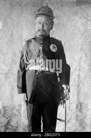 Gojong (Hangul: 고종; hanja: 高宗; RR: Gojong; HERR: Kojong), der Kaiser Gwangmu (Hangul: 광무제; hanja: 光武帝), proklamierte das Koreanische Reich im Jahr 1897, um das Ende seiner traditionellen tributären Unterstellung unter China zu rechtfertigen. Er versuchte, die letztlich erfolglose Gwangmu Reform voranzutreiben. Gojong wurde von den Japanerinnen zur Abdankung gezwungen und Gojongs Sohn Sunjong trat die Thronfolge an. Nach der Abdankung wurde Kaiser Gojong von den Japanerinnen auf den Deoksu-Palast beschränkt. Am 22. August 1910 wurde das Reich Koreas von Japan im Rahmen des Japan-Korea-Annektionsvertrages annektiert. Gojong starb plötzlich am 21. J. Stockfoto