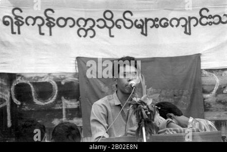 Moethee Zun (* 1962), auch bekannt als Moe Thee Zun (birmanisch: မိုးသီးဇွန်, IPA: [móθízù̃]), ist ein Führer in der birmanisch-demokratischen Bewegung. Er ist Gründer der Demokratischen Partei Birmas für eine neue Gesellschaft. Als Student der Universität Rangun half Zun 1988 bei der Organisation der landesweiten Studentenbewegung und trat 1990 bei den Präsidentschaftswahlen an. Nachdem das birmanische Militärregime seine Macht zurücknahm, war Zun gezwungen, das Land zu verlassen. Während der Zeit verlor er seine Familie. Die 8888 Nationwide Popular Pro-Democracy Protests (auch bekannt als People Power Uprising) waren eine Serie von Märschen, Demo Stockfoto