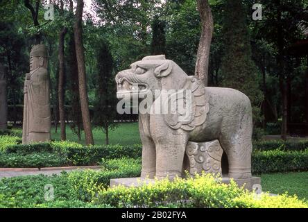 Wang Jian (王建) (847 - 11. Juli 918 CE), Höflichkeitsname Guangtu (光圖), formell Kaiser Gaozu von (Ehem.) Shu ((前)蜀高祖), war der Gründungskaiser der chinesischen Fünf Dynastien und Zehn Königreiche Periode, die Ehemalige Shu sind. Er begann seine Karriere als Armeeoffizier unter den Eunuch-Generälen der Tang-Dynastie Yang Fuguang und Tian Lingzi, wobei er schließlich die Kontrolle über die moderne Region Sichuan und Chongqing einnahm und nach der Zerstörung Tangs seinen Staat gründete. Chengdu, früher auch Chengtu genannt, ist die Hauptstadt der Provinz Sichuan in Südwestchina. Im frühen 4. Jahrhundert v. Chr. war der 9. König von Kaiming der alten Sh Stockfoto