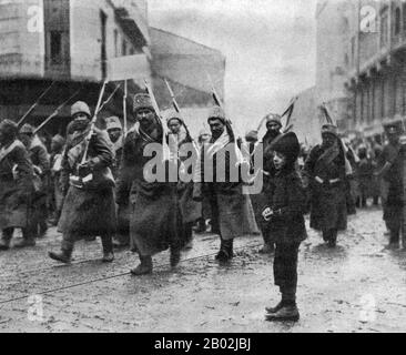 Nach der Ersten Teilung Polens wurde Lvov im Jahre 772 von Österreich annektiert. Die auf Deutsch als Lemberg bekannte Stadt wurde Hauptstadt des Königreichs Galicien und Lodomeria. Unter der österreichischen Herrschaft wuchs die Stadt dramatisch an, die Einwohnerzahl stieg von etwa 30.000 zur Zeit der österreichischen Annektierung im Jahre 772 auf 206.100 bis zum Jahre 1910. In der Anfangsphase des ersten Weltkriegs wurde Lemberg im September 1914 von der russischen Armee gefangen genommen, im Juni des folgenden Jahres aber von Österreich-Ungarn wieder eingenommen. Lemberg und seine Bevölkerung litten daher im Weltkrieg sehr darunter, da viele der Offensiven a Stockfoto