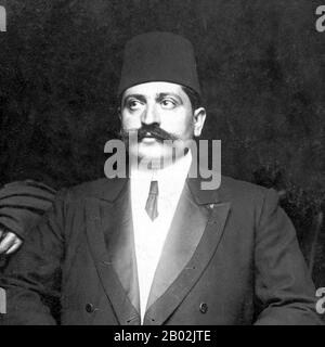 Mehmed Talaat Pascha (osmanisch-türkisch: محمد طلعت پاشا; türkisch: Mehmed Talât Pascha; * * * * * * * * * * * * * * * * * * * * * * * * * * * * * * * * * * * * * * * * * * * * * * * * * * * * * * * * * * * * * * * * * * * Seine Karriere in der ottomanischen Politik begann er, als er 1908 Stellvertreter von Edirne, dann Innenminister und Finanzminister wurde und schließlich 1917 Großvizier (entspricht dem Premierminister) wurde. Er floh 1918 mit Enver Pasha und Djemal Pasha (den anderen Mitgliedern der Drei Pashas) aus dem Reich und wurde 1921 in Berlin von S ermordet Stockfoto