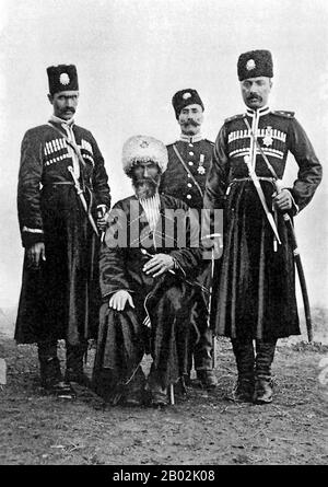 Das Hamidiye-Corps, vollständiger offizieller Name Hamidiye hafif süvari alayları, Hamidiye Light Cavalry Regimenter, war gut bewaffnet, irregulär sunnitisch kurdisch, türkisch, turkmenisch und Yörük, auch arabische Kavalleristen, die in den östlichen Provinzen des Osmanenreiches operierten. Gegründet von und benannt nach Sultan Abdul Hamid II. Im Jahr 1891, sollten sie den russischen Kosaken nachempfunden werden und sollen angeblich die russisch-osmanische Grenze patrouillieren. Die Hamidiye wurden jedoch häufiger von den osmanischen Behörden verwendet, um Armenier, die im türkischen Armenien leben, zu belästigen und zu übergreifen. Eine große Rolle in Stockfoto