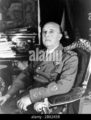 Francisco Franco Bahamonde (4. Dezember 1892 - 20. November 1975) war von 1939 bis zu seinem Tod 1975 Diktator Spaniens. Als Konservativer war er schockiert, als die Monarchie im Jahr 1931 entfernt und durch eine demokratische republik ersetzt wurde. Mit den Wahlen von 1936 fielen die Konservativen und die linke Volksfront kam an die Macht. Mit Blick auf den Sturz der republik haben Franco und andere Generäle einen teilweise erfolgreichen Staatsstreich inszeniert, der den spanischen Bürgerkrieg in Gang setzte. Mit dem Tod der anderen Generäle wurde Franco schnell der einzige Führer seiner Fraktion. Franco erhielt militärische Unterstützung durch den örtlichen Faschisten, Stockfoto