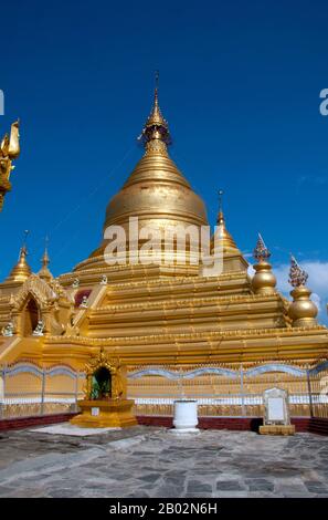 Kuthodaw Pagode, wörtlich übersetzt Königliche Verdienstpagode, und formal Mahalawka Marazein genannt, ist ein buddhistischer Tempel und Stupa in Mandalay, Zentral-Birma. Es liegt am Fuße des Mandalay Hill und wurde während der Herrschaft von König Mindon (15-78) erbaut. Der über seinen Terrassen vergoldete Stupa selbst ist 57 m hoch und ist der Shwezigon-Pagode in Nyaung-U bei Bagan nachempfunden. Auf dem Gelände der Pagode befinden sich 729 "kyauksa gu"- oder Steininschrifthöhlen, die jeweils eine beidseitig beschriftete Marmorplatte mit einer Textseite aus dem Tipitaka, dem gesamten Pali-Canon Des Ther, enthalten Stockfoto