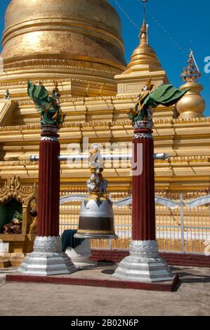 Kuthodaw Pagode, wörtlich übersetzt Königliche Verdienstpagode, und formal Mahalawka Marazein genannt, ist ein buddhistischer Tempel und Stupa in Mandalay, Zentral-Birma. Es liegt am Fuße des Mandalay Hill und wurde während der Herrschaft von König Mindon (15-78) erbaut. Der über seinen Terrassen vergoldete Stupa selbst ist 57 m hoch und ist der Shwezigon-Pagode in Nyaung-U bei Bagan nachempfunden. Auf dem Gelände der Pagode befinden sich 729 "kyauksa gu"- oder Steininschrifthöhlen, die jeweils eine beidseitig beschriftete Marmorplatte mit einer Textseite aus dem Tipitaka, dem gesamten Pali-Canon Des Ther, enthalten Stockfoto