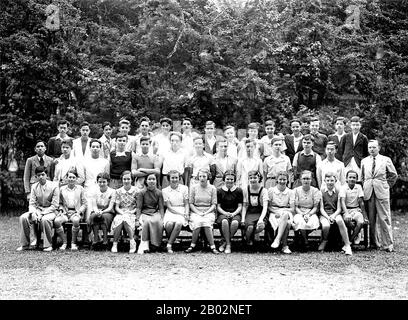 Das Lycée Albert-Sarraut war ein französisches lyceum in Hanoi, Vietnam, während der französischen Kolonialzeit. Es war eine von 69 Gymnasien, die von den Franzosen in ihren Kolonien weltweit gegründet wurden und nach Albert Sarraut benannt wurden. Die Schule bot Hochschulprogramme für Schüler im Alter zwischen 11 und 18 Jahren an. Stockfoto