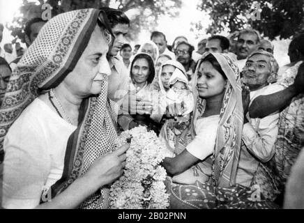 Indira Priyadarshini Gandhi (19. November 1917 - 31. Oktober 1984) war von 1966 bis 1977 drei Mal in Folge Premierministerin der Republik Indien und von 1980 bis zu ihrer Ermordung 1984 eine vierte Amtszeit, insgesamt fünfzehn Jahre. Sie ist bis heute die einzige weibliche Premierministerin Indiens. Sie ist die weltweit am längsten amtierende Premierministerin. Stockfoto