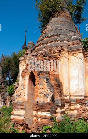 Die Shwe Indein Pagode ist eine Sammlung buddhistischer Stupas aus dem 17. Und 18. Jahrhundert. Der Inle Lake ist ein Süßwassersee, der in der Nyaungshwe Township des Taunggyi Distrikts Shan State, einem Teil der Shan Hills in Myanmar (Birma), liegt. Er ist der zweitgrößte See in Myanmar mit einer geschätzten Fläche von 44,9 Quadratmeilen (116 km2) und einer der höchsten mit einer Höhe von 2.900 Fuß (880 m). Die etwa 70.000 Einwohner des Inle Lake (Intha genannt) leben in vier an den See grenzenden Städten, in zahlreichen kleinen Dörfern am Ufer des Sees und am See selbst. Das gesamte Stockfoto