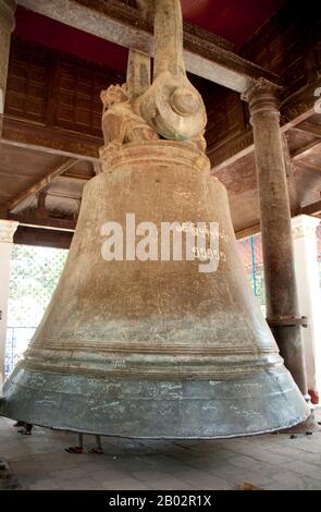 Die Minguns Bell ist eine Glocke in Mingun, Sagaing Region, Myanmar. Sie liegt etwa 11 km nördlich von Mandalay am westlichen Ufer des Flusses Irrawaddy. Es war die schwerste funktionierende Glocke der Welt zu mehreren Zeiten in der Geschichte. Das Gewicht der Glocke beträgt 55.555 Viss (90.718 Kilogramm oder 199.999 Pfund). Der Außendurchmesser des Glockenkrandes beträgt 4,95 m (16 Fuß 3 Zoll). Die Höhe der Glocke beträgt 3,66 m (12,0 Fuß) an der Außenseite und 3,51 m (11,5 Fuß) im Innenraum. Der Außenumfang am Rand beträgt 15,469 m. Die Glocke ist 6 bis 12 Zoll ( Stockfoto