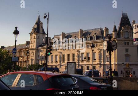 Sonnenuntergang im Palais de Justice, Paris Stockfoto