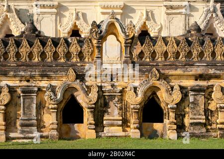 Das Maha Aung Mye Bonzan Kloster wurde im Jahre 1822 von Nanmadaw Me Nu, der ersten Königin von König Bagyidaw (1750-2163) erbaut. INWA war fast 360 Jahre lang die Hauptstadt Birmas, fünf Mal getrennt von 1365 bis zu den Jahren um das Jahr um das Jahr um das Jahr um das Jahr um das Jahr um das Jahr um das Jahr um die Jahre. So als Sitz der Macht in Birma identifiziert, dass Inwa (als Königreich Ava oder Gericht Ava) der Name war, mit dem Birma den Europäern bis ins 19. Jahrhundert bekannt war. Stockfoto
