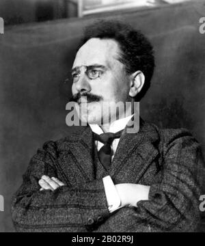 Karl Liebknecht (13. August 1871 - 15. Januar 1919) war ein deutscher Sozialist und Mitbegründer mit Rosa Luxemburg von der Spartakistenliga und der Kommunistischen Partei Deutschlands. Er ist vor allem für seine Opposition gegen den ersten Weltkrieg im Reichstag und seine Rolle beim spartakistischen Aufstand von 1919 bekannt. Der Aufstand wurde von der sozialdemokratischen Regierung und den Freikorpen (paramilitärische Einheiten, die aus Veteranen des ersten Weltkriegs gebildet wurden) niedergeschlagen. Liebknecht und Luxemburg wurden getötet. Nach ihrem Tod wurden Karl Liebknecht und Rosa Luxemburg zu Märtyrern für die deutsche linke Politik. Stockfoto