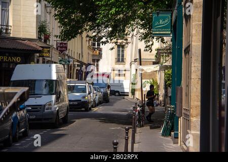Eine ruhige Straße im Le Marais, Paris Stockfoto