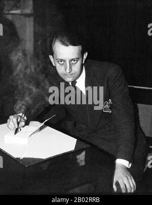 André Malraux DSO (3. November 1901 - 23. November 1976) war ein französischer Romanautor, Kunsttheoretiker und Minister Für Kulturelle Angelegenheiten. Malraux Roman La Condition Humaine (Menschenschicksale) (1933) gewann den Prix Goncourt. Er wurde von Präsident Charles de Gaulle zum Informationsminister (1945-1946) und anschließend zum ersten Minister Für Kulturelle Angelegenheiten Frankreichs während de Gaulles Präsidentschaft (1959-1969) ernannt. Im Jahr 1923 unternahm Malraux eine kleine Expedition in unerforschte Gebiete des kambodischen Dschungels auf der Suche nach verlorenen Khmer-Tempeln, in der Hoffnung, Gegenstände zurückzugewinnen, die an Kunstmuseen verkauft werden könnten. Bei seiner Rückkehr, h Stockfoto