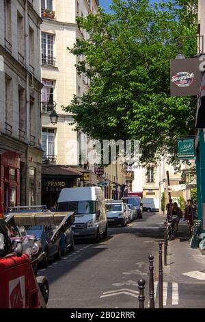 Eine ruhige Straße im Le Marais, Paris Stockfoto