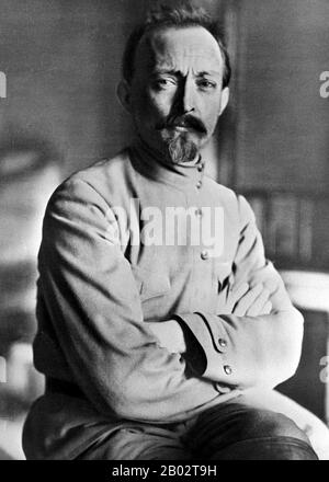 Felix Dzerzhinsky ist am bekanntesten für die Gründung und Entwicklung der sowjetischen Geheimpolizeikräfte; sie war von 1917 bis 1926 deren Leiter. Später war er Mitglied der sowjetischen Regierung, die mehrere Kommissariate leitete; während er Chef der sowjetischen Geheimpolizei war. Der Tscheka wurde bald berüchtigt für Massenexekutionen, die vor allem während des Roten Terrors und des russischen Bürgerkrieges durchgeführt wurden. Stockfoto