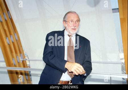 Renzo Piano, italiens Architect, beim Interview im von ihm entworfenen Welstadthaus in Köln, Deutschland 2005. Der italienische Architekt Renzo Piano wird im Weltstadthaus interviewt, geplant von ihm, Köln, Deutschland 2005. Stockfoto