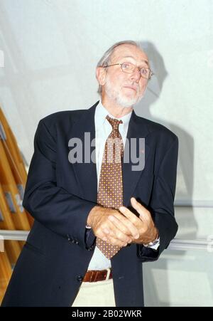 Renzo Piano, italiens Architect, beim Interview im von ihm entworfenen Welstadthaus in Köln, Deutschland 2005. Der italienische Architekt Renzo Piano wird im Weltstadthaus interviewt, geplant von ihm, Köln, Deutschland 2005. Stockfoto