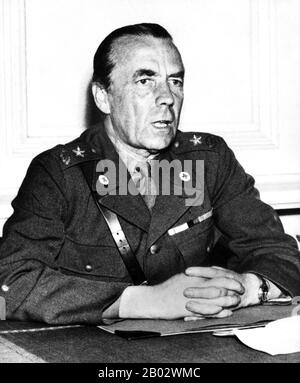 Folke Bernadotte, Graf von Wisborg (2. Januar 1895 - 17. September 1948) war eine schwedische Diplomatin und Adelige. Während des zweiten Weltkriegs handelte er die Freilassung von etwa 31.000 Häftlingen aus deutschen Konzentrationslagern aus, darunter 450 dänische Juden aus dem Lager Theresienstadt. Sie wurden am 14. April 1945 freigelassen. 1945 erhielt er von Heinrich Himmler ein deutsches Kapitulationsangebot, das Angebot wurde jedoch letztlich abgelehnt. Nach dem Krieg wurde Bernadotte einstimmig zum UN-Sicherheitsratsvermittler im arabisch-israelischen Konflikt von 1947-1948 gewählt. Er wurde 194 in Jerusalem ermordet Stockfoto