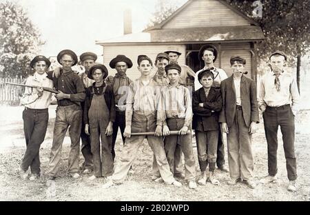 Lewis Wickes Hine (* 26. September 1874 in New York; † 3. November 1940) war ein US-amerikanischer Soziologe und Fotograf. Hine nutzte seine Kamera als Instrument für Sozialreformen. Seine Fotografien waren maßgeblich an der Änderung der Kinderarbeitsgesetze in den Vereinigten Staaten beteiligt. Stockfoto