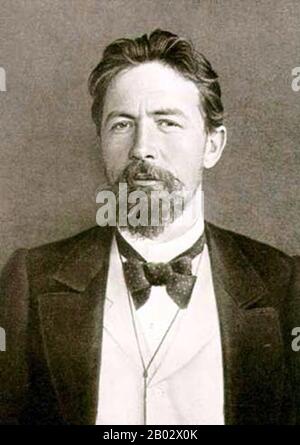 Anton Pavlovich Tschechow (29. Januar 1860 - 15. Juli 1904/05) war ein russischer Arzt, Dramatiker und Autor, der als einer der größten Verfasser von Kurzgeschichten in der Geschichte gilt. Seine Karriere als Dramatiker brachte vier Klassiker hervor und seine besten Kurzgeschichten werden von Schriftstellern und Kritikern hoch geschätzt. Tschechow praktizierte während des größten Teil seiner schriftstellerischen Karriere als Arzt: "Die Medicine ist meine rechtmäßige Frau", sagte er einmal, "und Literatur ist meine Herrin". Zusammen mit Henrik Ibsen und August Strindberg wird Tschechow oft als eine der drei Samenfiguren bei der Geburt von Frühm bezeichnet Stockfoto