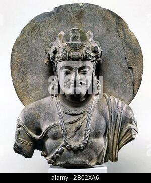 Gandhāra ist für den unverwechselbaren Gandhāra Stil der buddhistischen Kunst bekannt, der sich aus einer Fusion von griechischem, syrischem, persischem und indischem künstlerischen Einfluss entwickelte. Diese Entwicklung begann während der Parthischen Zeit (50 v. Chr. - 75 u. z.). Der Stil der Gandhāran florierte und erreichte seinen Höhepunkt in der Kushan-Zeit, vom 1. Bis 5. Sie lehnte ab und erlitt Zerstörungen nach Invasion der Weißen Hunnen im 5. Stuck und Stein wurden von den Bildhauern in Gandhara für die Dekoration von klösterlichen und kultischen Bauten weit verbreitet. Mit Stuck wurde dem Künstler ein Medium aus großartiger Kunststoff zur Verfügung gestellt Stockfoto