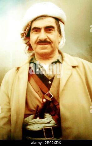 Mustafa Barzani (14. März 1903 - 1. März 1979), auch bekannt als Mullah Mustafa, war ein kurdisch-nationalistischer Führer und die prominenteste politische Persönlichkeit in der modernen kurdischen Politik. 1946 wurde er zum Führer der Demokratischen Partei Kurdistans (KDP) gewählt, um die kurdische Revolution gegen irakische Regime zu leiten. Barzani war bis zu seinem Tod im März 1979 der primäre politische und militärische Führer der kurdischen Revolution. Er führte Kampagnen zum bewaffneten Kampf sowohl gegen die irakische als auch gegen die iranische Regierung. Stockfoto
