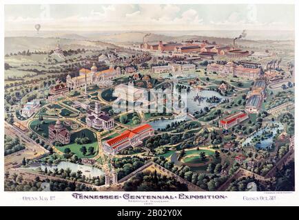 Ein Luftbild der Tennessee Centennial and International Exposition, eine Feier zum 100. Jahrestag des Eintritts von Tennessee in die Vereinigten Staaten vom 1. Mai bis zum 31. Oktober 1897 im heutigen Centennial Park in Nashville. Es wurden verschiedene Exponate veranstaltet. Die Gastgeberstadt baute zum Beispiel einen vollständigen Nachbau des griechischen Parthenon, während Memphis eine große Pyramide konstruierte. Stockfoto