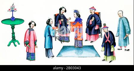 Die Qing-Dynastie, auch Reich der Großen Qing oder Mandschu-Dynastie genannt, war die letzte Kaiserdynastie Chinas, die von 1644 bis 1912 mit einer kurzen, abtreibenden Restauration im Jahr 1917 regierte. Vorausgegangen war die Ming-Dynastie und die Nachfolge der Republik China. Das multikulturelle Reich Qing dauerte fast drei Jahrhunderte und bildete die Territorialbasis für den modernen chinesischen Staat. Stockfoto