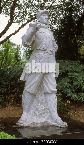 Shanghai begann das Leben als Fischerdorf, später als ein Hafen, der Waren erhielt, den Yangzi-Fluss hinab. Ab dem Jahr 1842, nach dem ersten Opiumkrieg, eröffneten die Briten in Shanghai eine "Konzession", in der Drogenhändler und andere Händler ungestört operieren konnten. Es folgten Franzosen, Italiener, Deutsche, Amerikaner und Japaner. In den 1920er und 1930er Jahren war Shanghai eine Boomstadt und ein internationales Nebenwort für Dissipation. Als die Kommunisten 1949 die Macht gewannen, wandelten sie Shanghai in ein Modell der Revolution um. Stockfoto