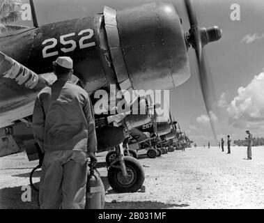 Die Guadalcanal Campaign, auch als Schlacht um Guadalcanal bezeichnet, war eine militärische Kampagne, die zwischen dem 7. August 1942 und dem 9. Februar 1943 auf und um die Insel Guadalcanal im Pazifiktheater des zweiten Weltkriegs ausgetragen wurde Es war die erste Großoffensive der alliierten Streitkräfte gegen das Reich von Japan. Nach sechs Monaten harter Kämpfe gelang es den alliierten Truppen, den japanischen Vormarsch zu stoppen und am 15. Januar 1943 die letzte der japanischen Truppen ins Meer zu treiben. Die amerikanischen Behörden erklärten Guadalcanal am 9. Februar 1943 für gesichert. Stockfoto