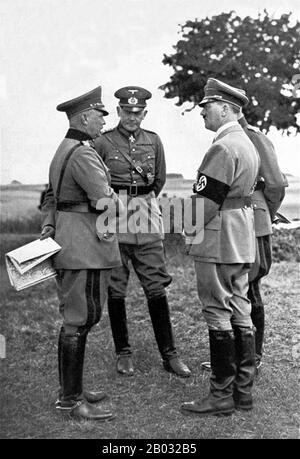 Werner Thomas Ludwig Freiherr von Fritsch (4. August 1880 - 22. September 1939) war ein prominenter Wehrmachtsoffizier, Mitglied des deutschen Oberkommandos, und der zweite deutsche General, der im zweiten Weltkrieg getötet wurde Werner Eduard Fritz von Blomberg (2. September 1878 - 14. März 1946) war ein deutscher Generalfeldmarschall, Kriegsminister und bis Januar 1938 Oberbefehlshaber der Bundeswehr. Stockfoto