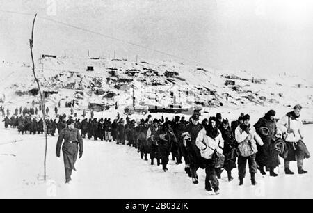 Die Schlacht von Stalingrad (23. August 1942 - 2. Februar 1943) war eine große Schlacht an der Ostfront des zweiten Weltkriegs, in der das nationalsozialistische Deutschland und seine Verbündeten die Sowjetunion um die Kontrolle über die Stadt Stalingrad (heute Wolgograd) in Südrussland kämpften. Nahe der östlichen Grenze Europas. Durch ständige Nahkämpfe und direkte Übergriffe auf Zivilisten durch Luftangriffe gekennzeichnet, gilt sie oft als eine der größten (fast 2,2 Millionen Personal) und blutigsten (1,7-2 Millionen Verwundete, Getötete oder gefangengenommene) Schlachten in der Geschichte der Kriegsführung. Die schweren Verluste, die dem deutschen Wehrmach zugefügt wurden Stockfoto