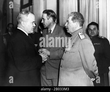 Die Konferenz von Jalta, die manchmal als Konferenz der Krim bezeichnet wird und die Konferenz von Argonaut, die vom 4. Bis 11. Februar 1945 abgehalten wurde, war das Treffen der Regierungschefs der Vereinigten Staaten, des Vereinigten Königreichs und der Sowjetunion im zweiten Weltkrieg, vertreten durch Präsident Franklin D. Roosevelt, Premierminister Winston Churchill bzw. Premier Joseph Stalin, um die Neuordnung Europas nach dem Krieg zu diskutieren. Die Konferenz fand im Palast Livadia in der Nähe von Jutta auf der Krim statt. Das Treffen sollte vor allem die Wiedererrichtung der Nationen des kriegszerstörten Europas erörtern. W Stockfoto