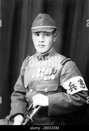 Das Kempeitai ('Military Police Corps') war von 1881 bis 1945 der Militärpolizeiarm der Kaiserlich japanischen Armee. Es handelte sich nicht um eine konventionelle Militärpolizei, sondern eher um eine Geheimpolizei, wie sie der deutschen Nazi-Gestapo ähnelt. Während es institutionell Teil der Kaiserlich japanischen Armee war, entließ es auch die Funktionen der Militärpolizei für die Kaiserlich japanische Marine unter der Leitung des Admiralitätsministers (obwohl die IJN über ein wesentlich kleineres Tokkeitai verfügte), Die der ausführenden Polizei unter der Leitung des Innenministers und die der direkt unterstellten Justizpolizei Stockfoto