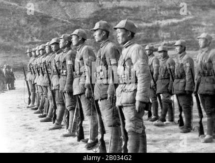 Die Achte Wegearmee (Balu Jun), auch als 18. Heeresgruppe der Nationalrevolutionären Armee der Republik China bezeichnet, war eine Gruppenarmee unter dem Kommando der Kommunistischen Partei Chinas. Nominell innerhalb der Struktur des chinesischen Militärs, das während des Zweiten Chinesisch-Japanischen Krieges von der chinesischen nationalistischen Partei geleitet wurde. Die Achtzehnrote-Armee entstand am 22. September 1937 aus der chinesischen Roten Armee, als die chinesischen Kommunisten und die chinesische nationalistische Partei bei Ausbruch des Zweiten Chinesisch-Japanischen Krieges die Zweite Einheitsfront gegen Japan bildeten, wie der zweite Weltkrieg in China bekannt ist. T Stockfoto