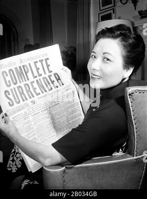 Soong May-ling oder Mei-ling, auch bekannt als Madame Chiang Kai-shek (Song Meiling, 1898-2003), First Lady of the Republic of China (ROC) und Ehefrau von Präsident Chiang Kai-shek. Sie war Politikerin und Malerin. Als jüngste und letzte Überlebende der drei Soong-Schwestern spielte sie eine herausragende Rolle in der Politik der Republik China und war die Schwester von Song Qingling, Ehefrau von Präsident Sun Yat-sen, der Gründerin der chinesischen Republik (1912). Stockfoto