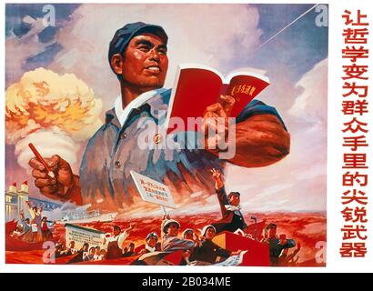 Die Große Proletarische Kulturrevolution, allgemein als Kulturrevolution bekannt, war eine gesellschaftspolitische Bewegung, die von 1966 bis 1976 in der Volksrepublik China stattfand. Das von Mao Zedong, dem damaligen Vorsitzenden der Kommunistischen Partei Chinas, in Bewegung gesetzte Ziel war es, den Nationalsozialismus im Land durchzusetzen, indem es kapitalistische, traditionelle und kulturelle Elemente aus der chinesischen Gesellschaft herausnahm und die maoistische Rechtgläubigkeit innerhalb der Partei auferlegte. Die Kulturrevolution schädigte das Land wirtschaftlich und sozial in großem Maßstab. Millionen von Menschen wurden in der gewalttätigen Factional verfolgt Stockfoto