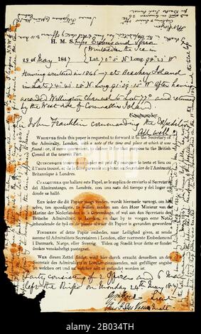 Ein Teil des Textes lautet: "25. April 1848 HMShips Terror und Erebus waren am 22. April verlassen 5 Ligen NNW von diesem seit dem 12. September 1846 bedrängt. Die aus 105 Seelen bestehenden Offiziere und Besatzungen unter dem Kommando von Kapitän F. R. M. Crozier landeten hier - in Lat. 69 37'42' Lang. 98 41 Zoll... Sir John Franklin starb am 11. Juni 1847 und der Totalverlust durch Todesfälle bei der Expedition betrug bis heute 9 Offiziere und 15 Mann.-James Fitzjames Kapitän, HMS Erebus F. R. M. Crozier Kapitän & Senior Offr. Stockfoto