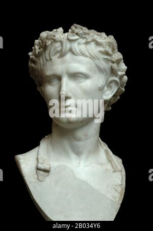 Als erster und einer der bedeutendsten römischen Kaiser gilt der ebenfalls als Octavian bekannte Caesar Augustus (63 v. Chr. - 14 u. z.). Augustus' sichtbarste Wirkung auf die Alltagskultur ist der achte Monat des Jahres, der in "Augustus' Honor" in 8 v. Chr. umbenannt wurde, weil mehrere der bedeutendsten Ereignisse in seinem Machtaufstieg, der im Herbst Alexandrias gipfelte, in diesem Monat stattfanden. Stockfoto