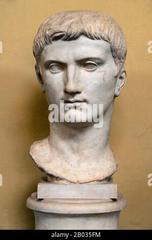 Als erster und einer der bedeutendsten römischen Kaiser gilt der ebenfalls als Octavian bekannte Caesar Augustus (63 v. Chr. - 14 u. z.). Augustus' sichtbarste Wirkung auf die Alltagskultur ist der achte Monat des Jahres, der in "Augustus' Honor" in 8 v. Chr. umbenannt wurde, weil mehrere der bedeutendsten Ereignisse in seinem Machtaufstieg, der im Herbst Alexandrias gipfelte, in diesem Monat stattfanden. Stockfoto