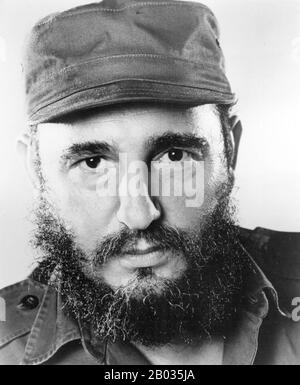 Fidel Alejandro Castro Ruz (* 13. August 1926) ist ein kubanischer politischer Führer und ehemaliger kommunistischer Revolutionär. Als primärer Führer der kubanischen Revolution war Castro von Februar 1959 bis Dezember 1976 Premierminister Kubas. Und dann als Präsident des Staatsrates von Kuba und als Präsident des Ministerrates von Kuba bis zu seinem Rücktritt vom Amt im Februar 2008. Er war von der Parteiengründung im Jahr 1961 erster Sekretär der Kommunistischen Partei Kubas. Stockfoto