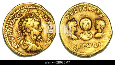 Septimius Severus (145-211 u.Z.) wurde in der römischen Provinz Afrika geboren und avancierte während der Regierungszeit von Marcus Aurelius und Commodus stetig durch die übliche Abfolge von Ämtern (den 'cursus honorum'). Er war Gouverneur von Pannonia Superior, als ihm 193 u.Z. die Nachricht von Pertinax' Mord und Didius Julianus' Beitritt zukam. Als Reaktion auf Julianus' umstrittenen Beitritt durch den Kauf der Kaiserreich in einer Auktion erhoben sich viele Rivalen und erklärten sich selbst zum Kaiser, wobei Severus einer von ihnen war und das so genannte Jahr der fünf Kaiser begann. Severus eilte nach Rom Stockfoto