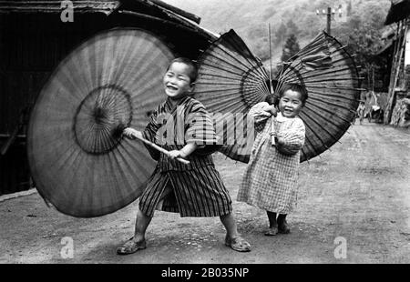 Ken Domon (25. Oktober 1909 - 15. September 1990) ist einer der renommiertesten japanischen Fotografen des 20. Jahrhunderts. Er wird am meisten als Fotojournalist gefeiert, obwohl er möglicherweise am produktivsten als Fotograf buddhistischer Tempel und Statthaltereien gewesen sein könnte. Stockfoto